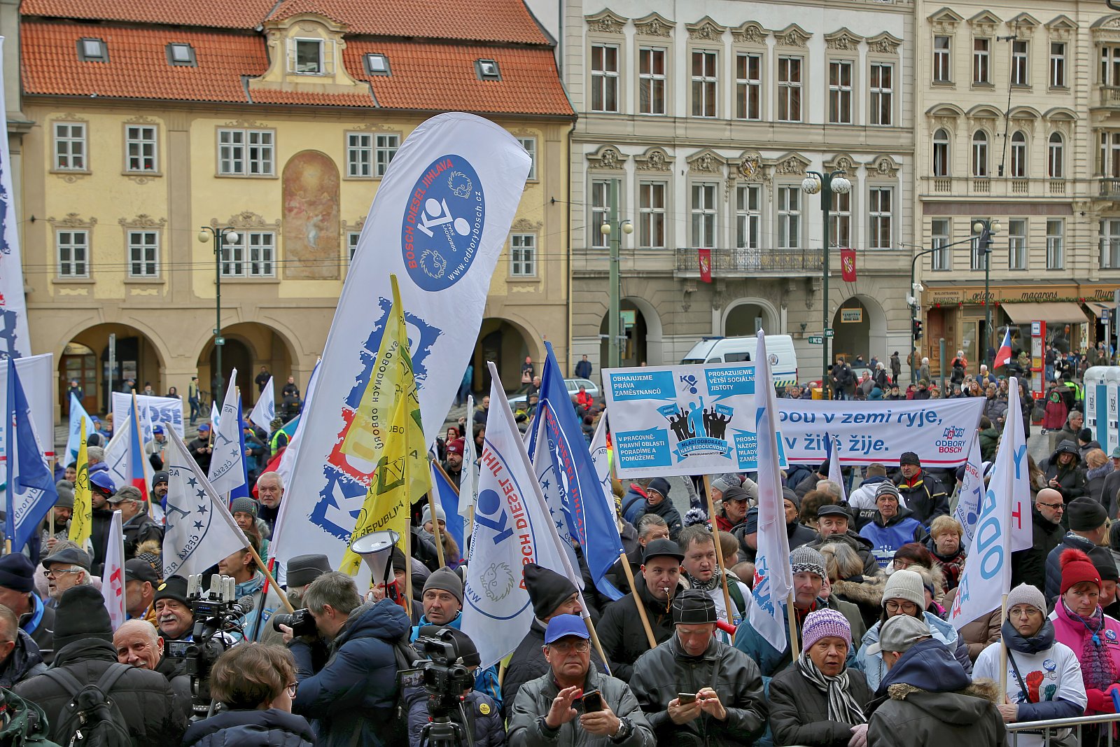 Demonstrace Malostranské náměstí Praha a pochod z náměstí Jana Palacha v Praze - 27.11.2023