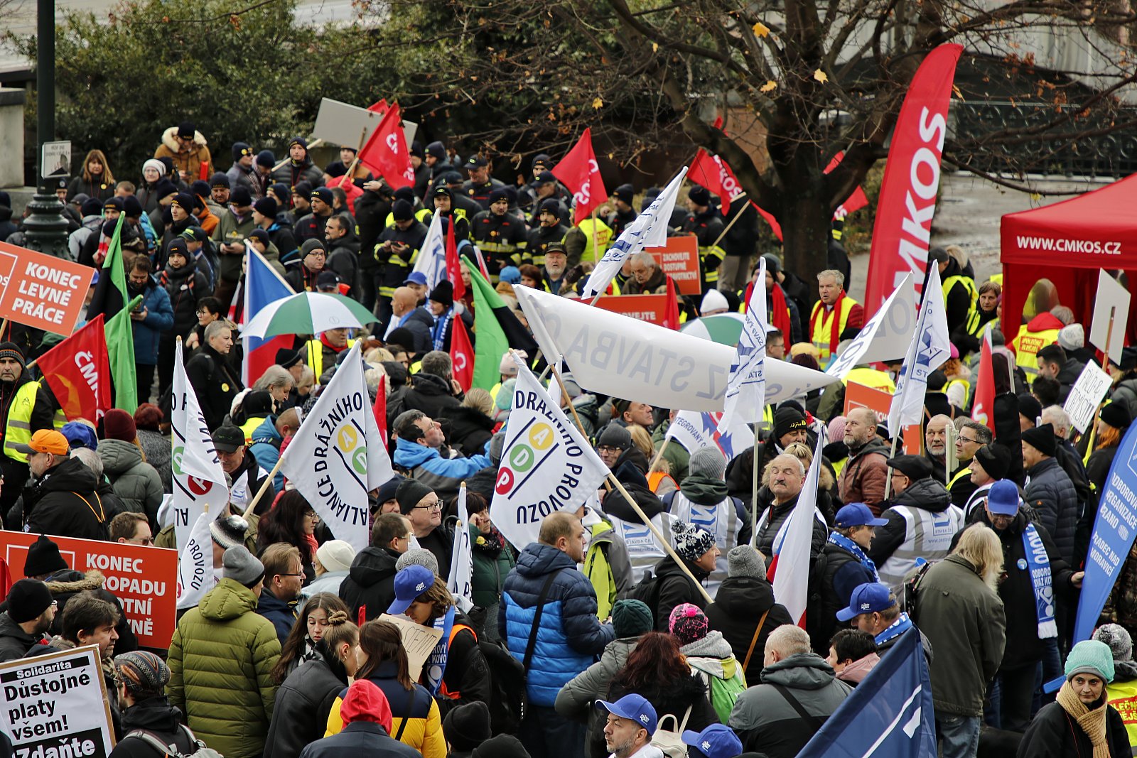 Demonstrace Malostranské náměstí Praha a pochod z náměstí Jana Palacha v Praze - 27.11.2023