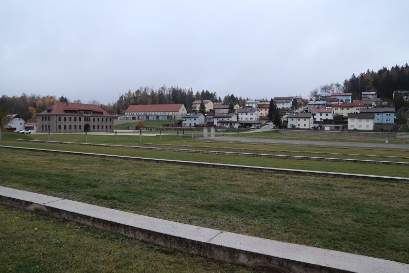OS KOVO se studenty uctil památku v koncentračním táboře Flossenbürg