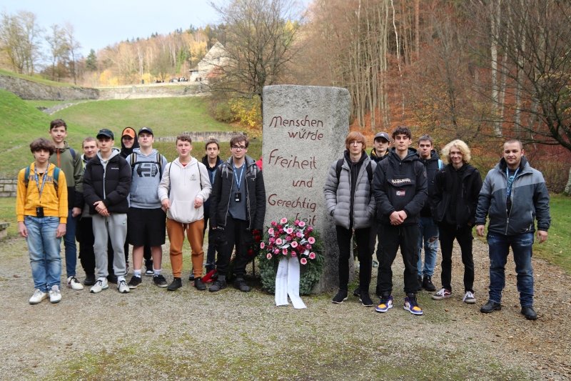 OS KOVO se studenty uctil památku v k. táboře Flossenbürg