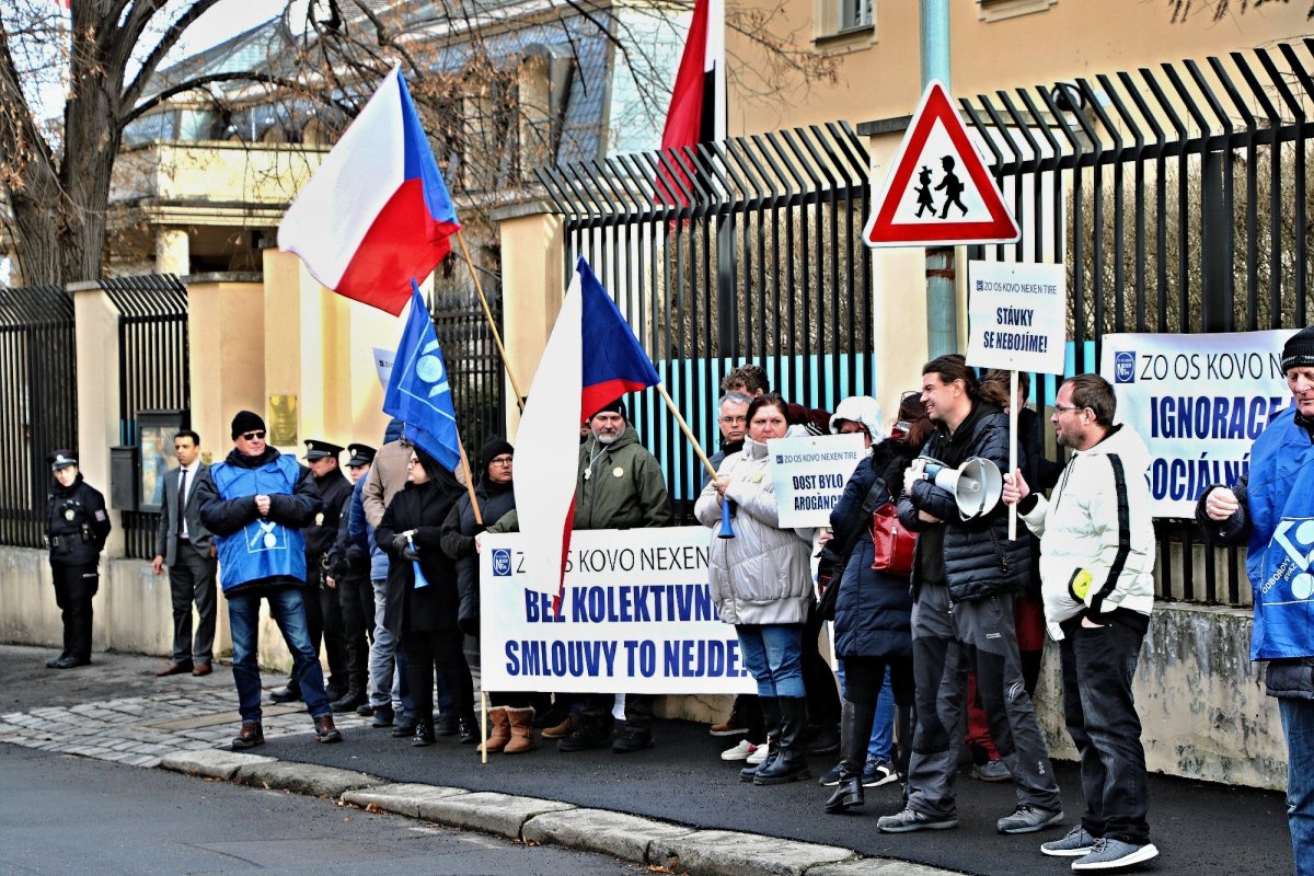 Nexen ochromila stávka, demonstrující odsoudili reakci velvyslance 