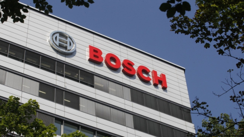 Budějovický Bosch nařídil části lidí dovolenou, dočasně klesl počet zakázek
