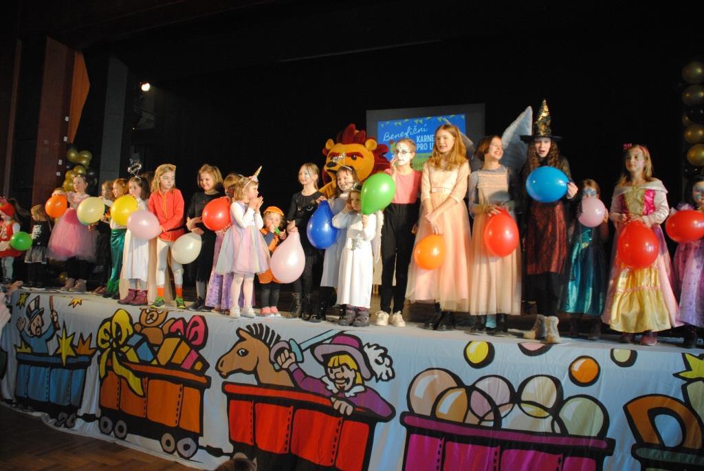 DKO připravilo Benefiční karneval pro válkou postiženou Ukrajinu